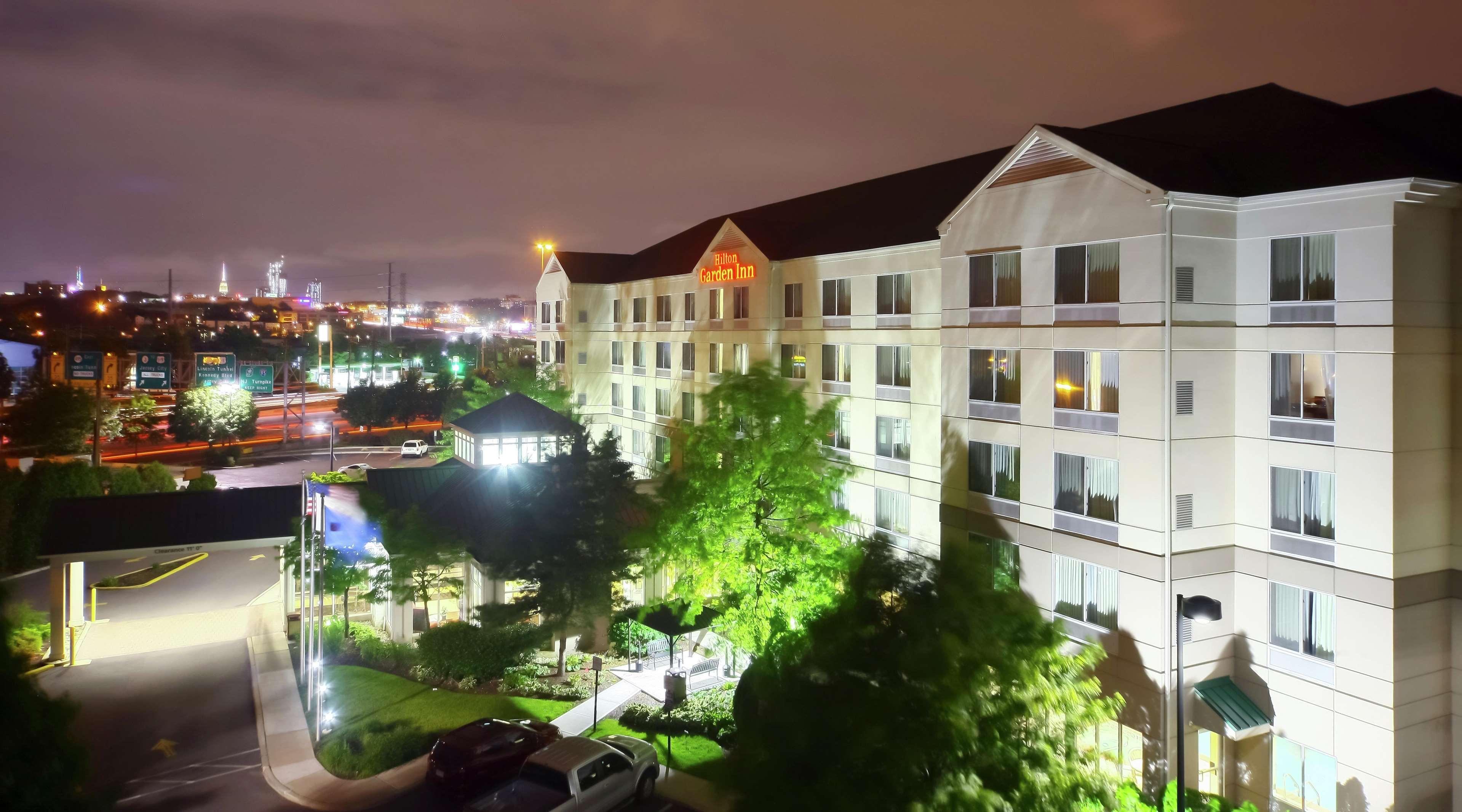 Hilton Garden Inn Secaucus/Meadowlands Exterior photo